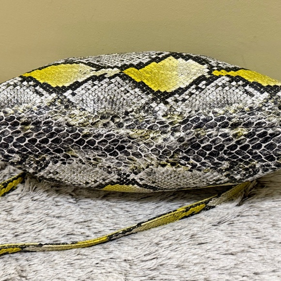 Stylish Yellow and Black Snake Print Women's Bag - Picture 5 of 7